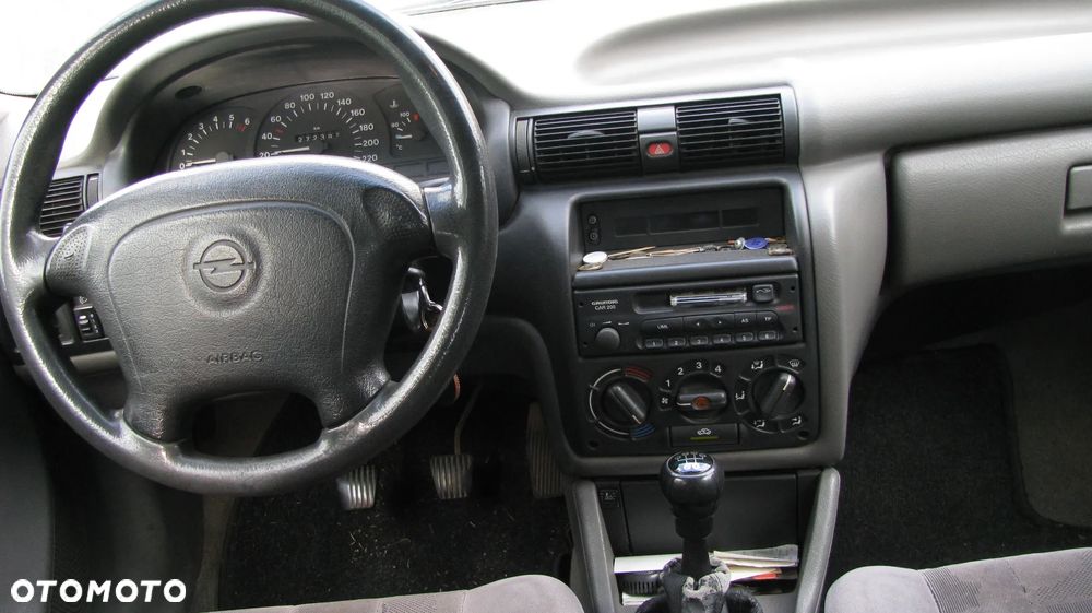 Opel Astra 1.7 TD - 13