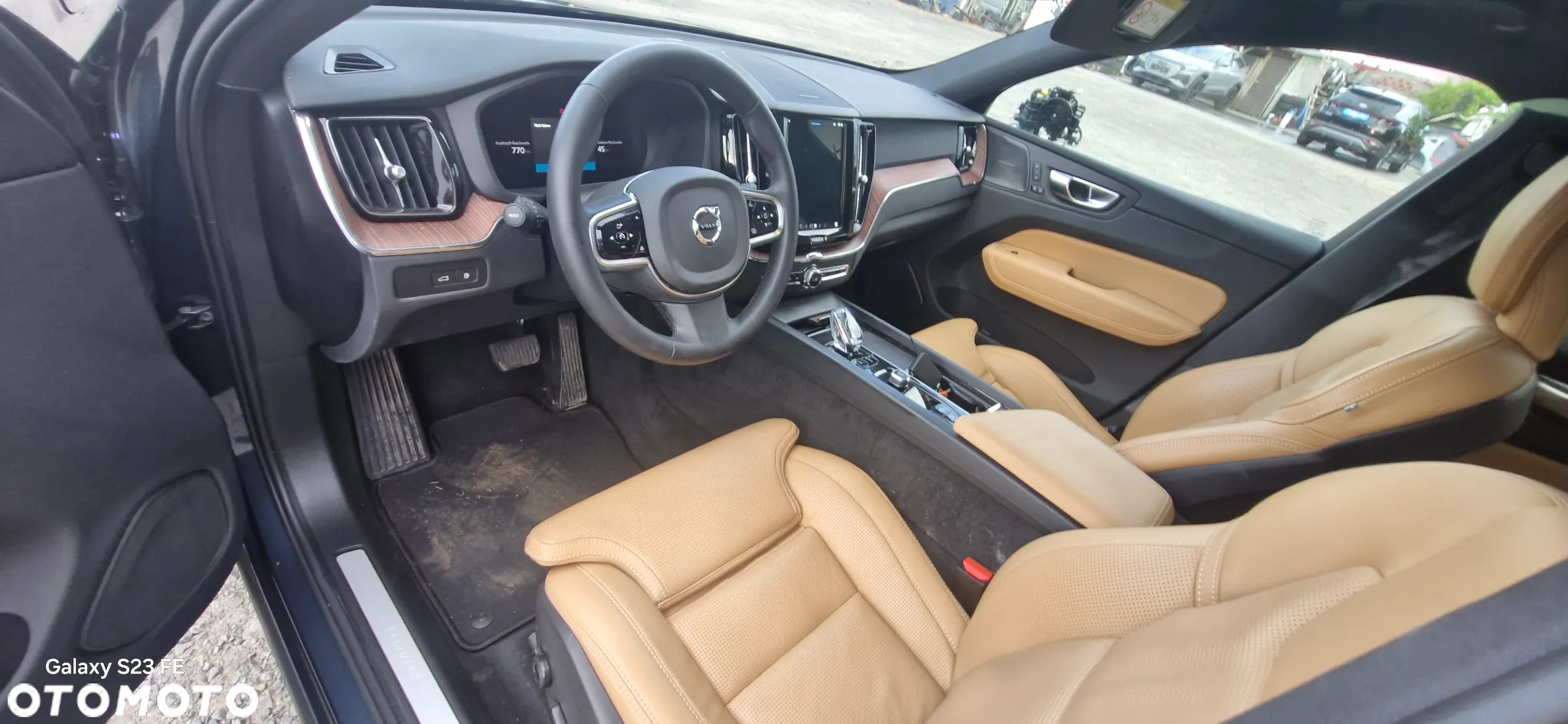 Volvo XC 60 T8 AWD Plug-in Hybrid Plus Black Edition - 19