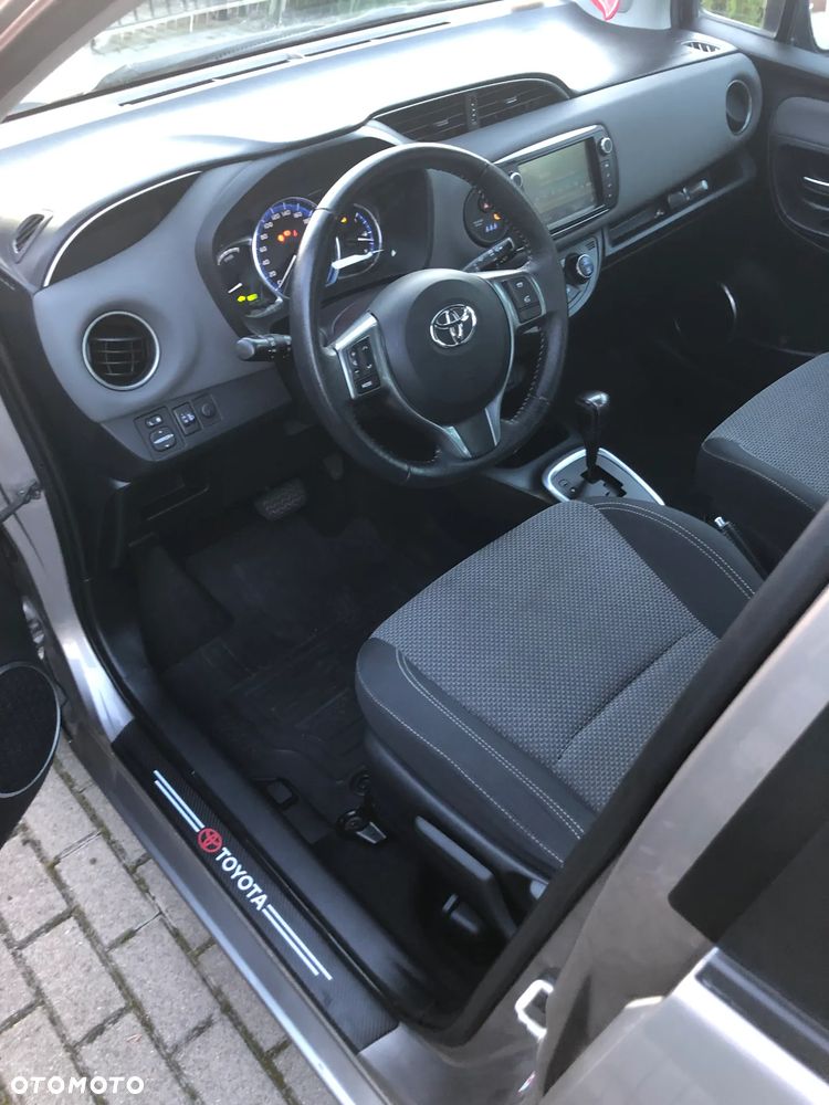 Toyota Yaris Hybrid 100 Selection Passion - 14