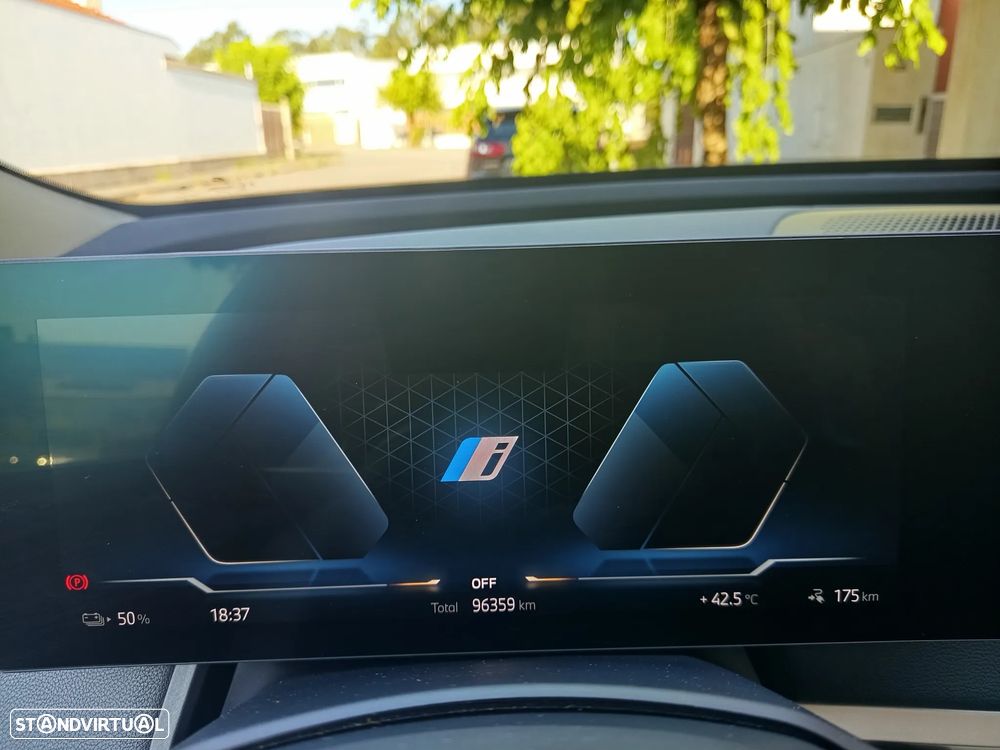 BMW iX xDrive40 - 17