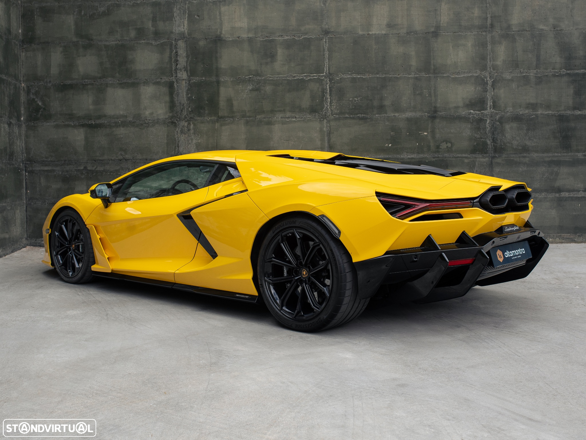 Lamborghini Revuelto - 14