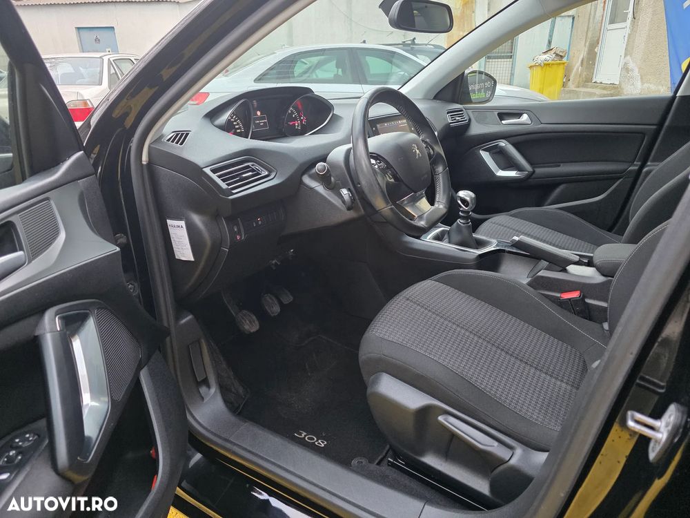 Peugeot 308 1.2 L PureTech Turbo S&S Allure - 10