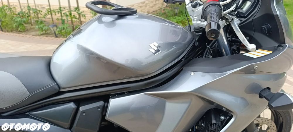 Suzuki GSX - 27