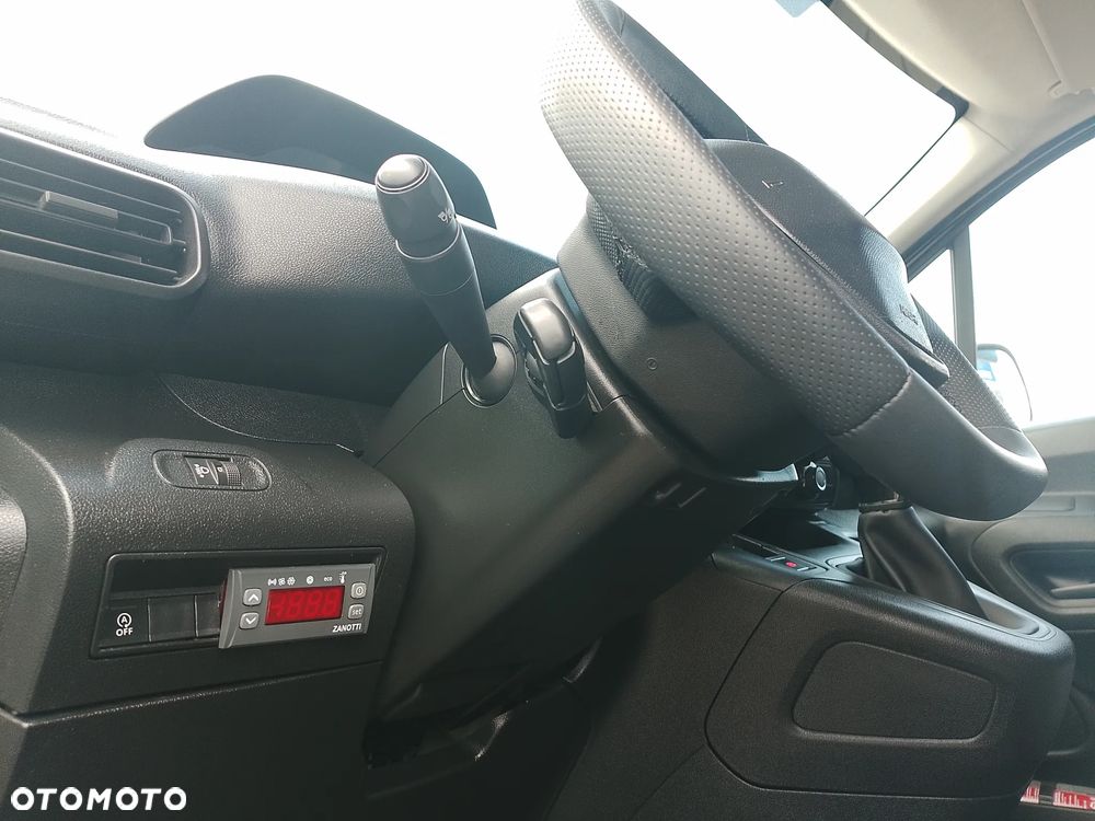 Toyota Proace Partner Berlingo Combo Doblo L2 Long Izoterma Chłodnia Salon PL półka Inox 3 osoby 2EUpal 2,5 DMC - 24