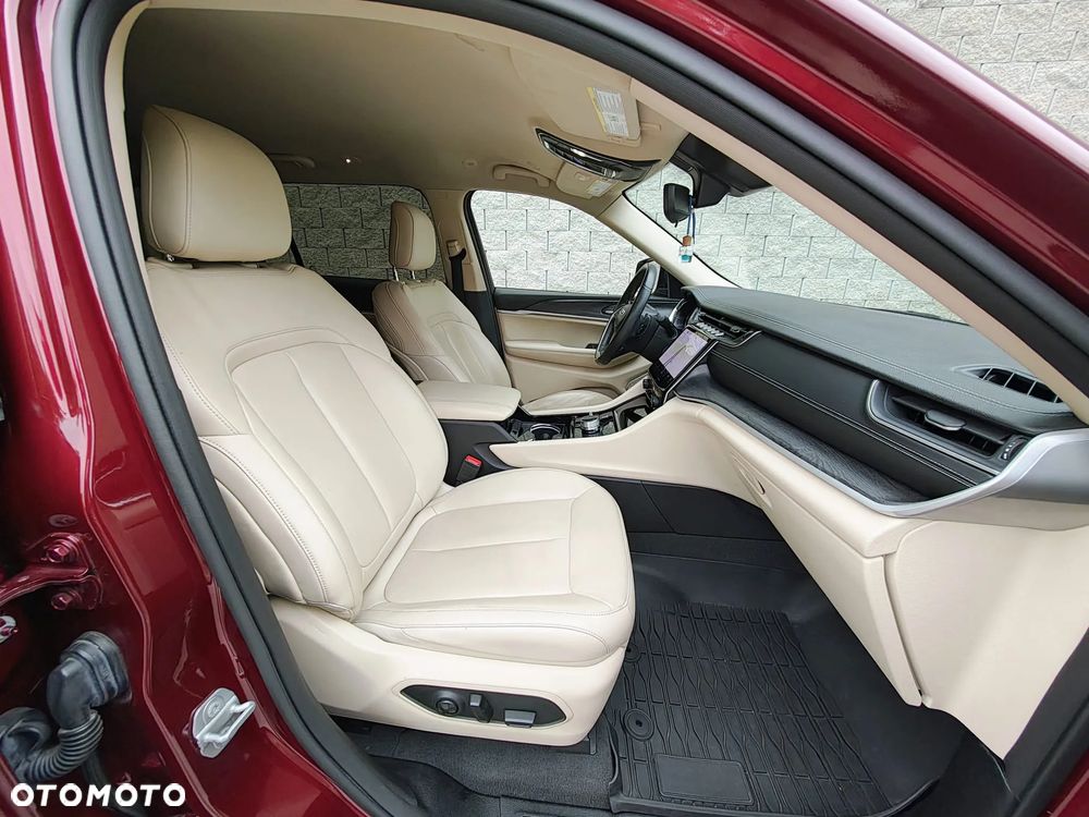Jeep Grand Cherokee - 33
