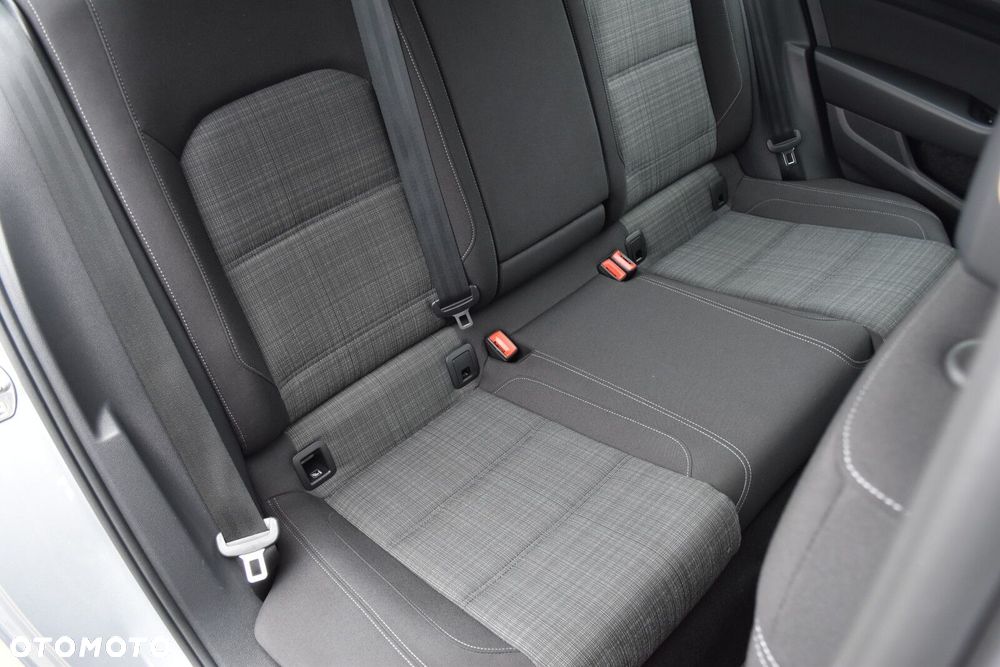 Volkswagen Passat 2.0 TDI Business DSG - 33