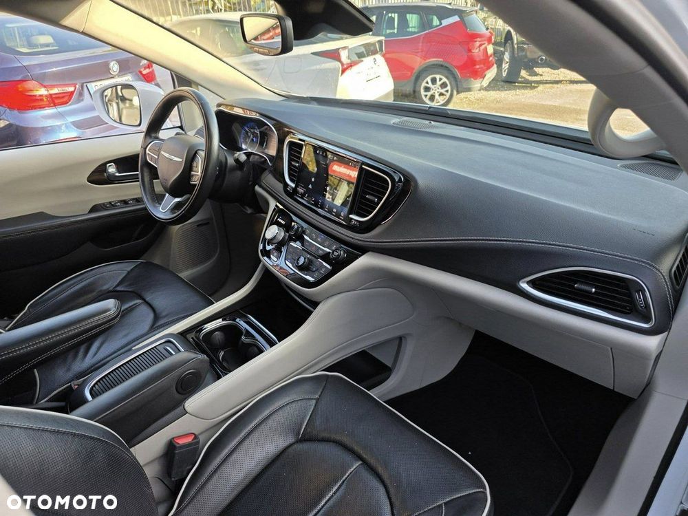 Chrysler Pacifica - 33