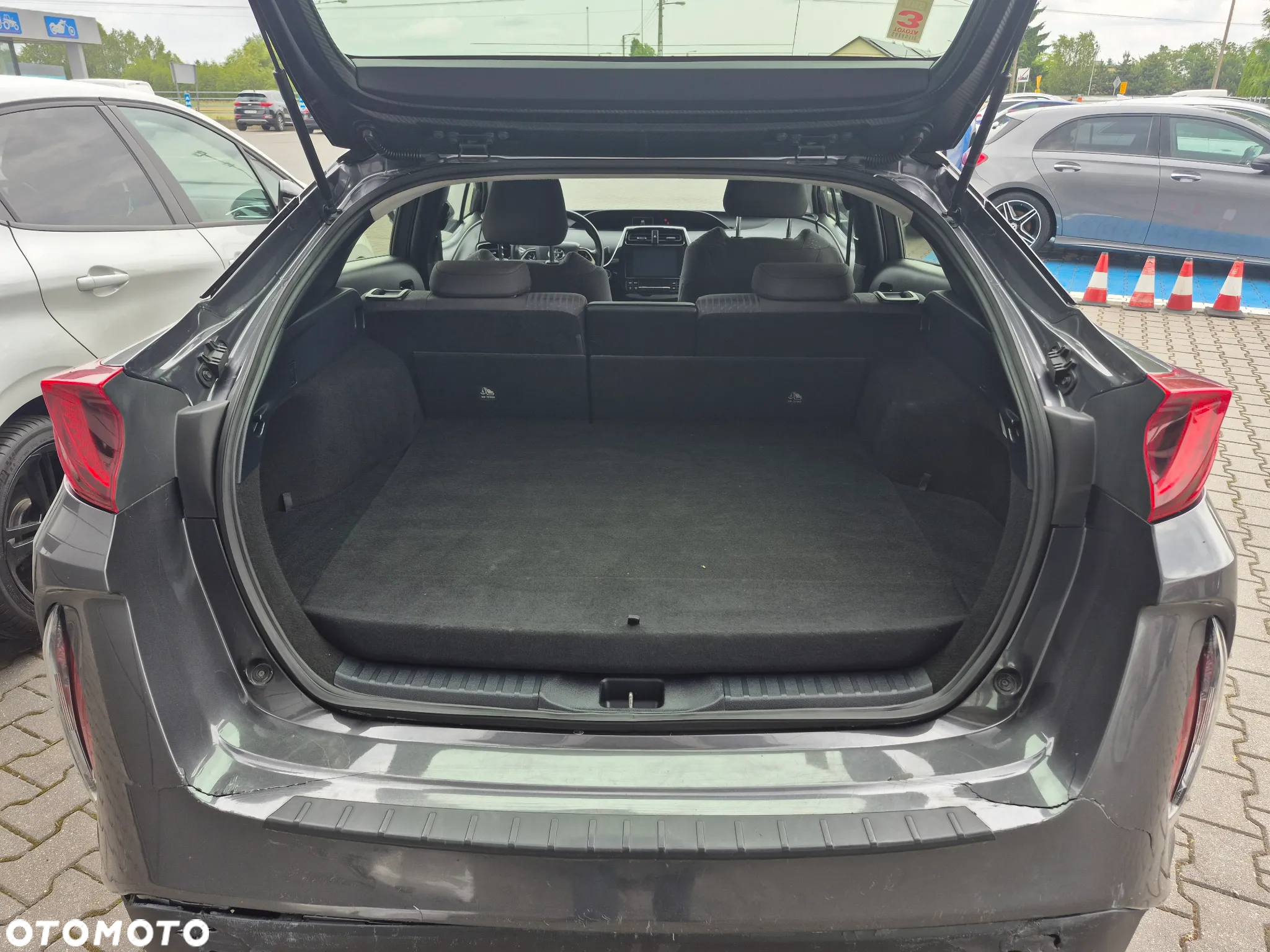 Toyota Prius Plug-in 1.8 Hybrid Executive - 6