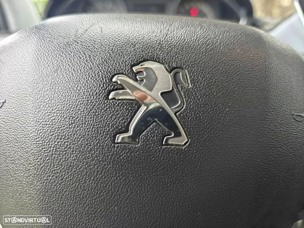 Peugeot 2008 1.2 PureTech Style — fotografia 28