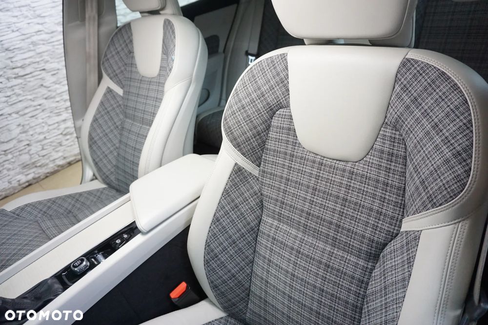 Volvo V60 D3 AWD Geartronic Momentum - 26