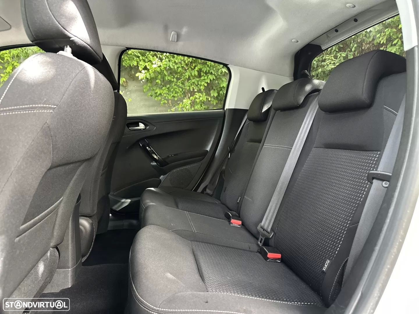Peugeot 208 1.2 PureTech Allure EAT6 - 12
