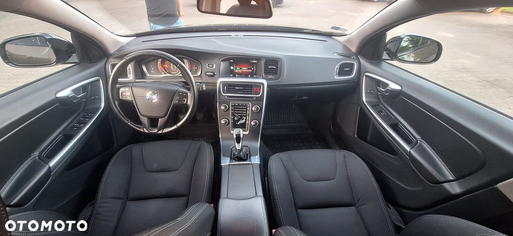 Volvo V60 Cross Country D3 Drive-E Momentum - 16