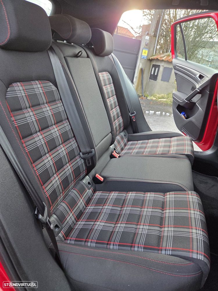 VW Golf GTI 2.0 TSI OPF DSG Performance - 17