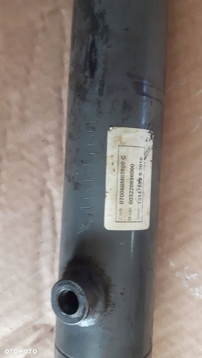 Siłownik rury 003228696000 KOMBAJN FENDT 6335C 15r - 2