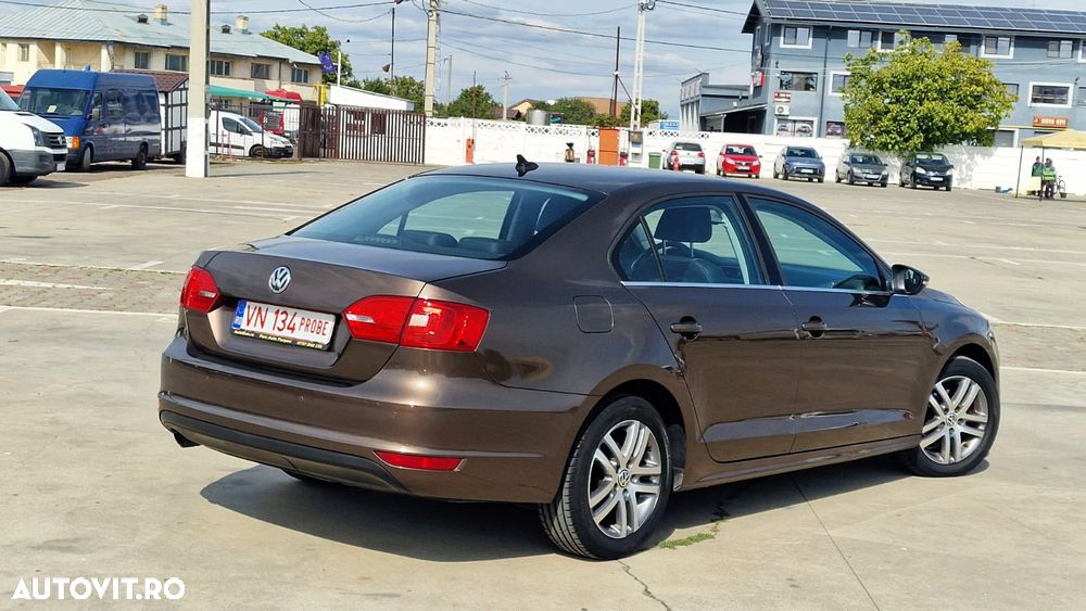 Volkswagen Jetta 1.6 TDI DSG Blue Motion Technology Life - 6