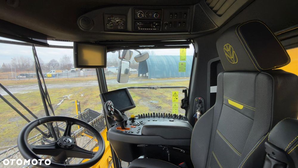 New Holland CR9.90 - 9
