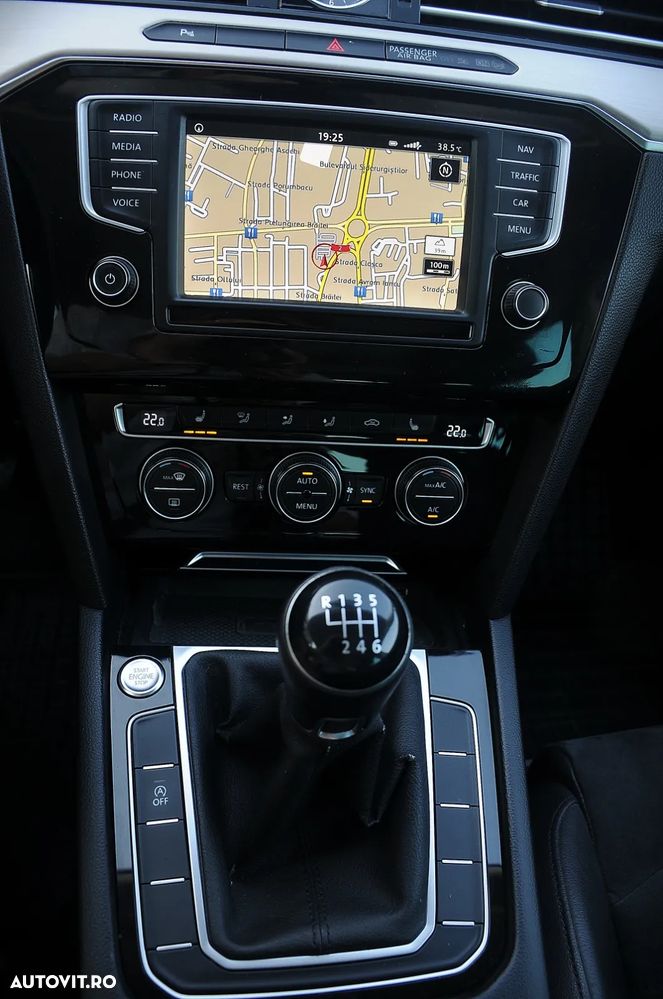Volkswagen Passat 2.0 TDI Highline - 23