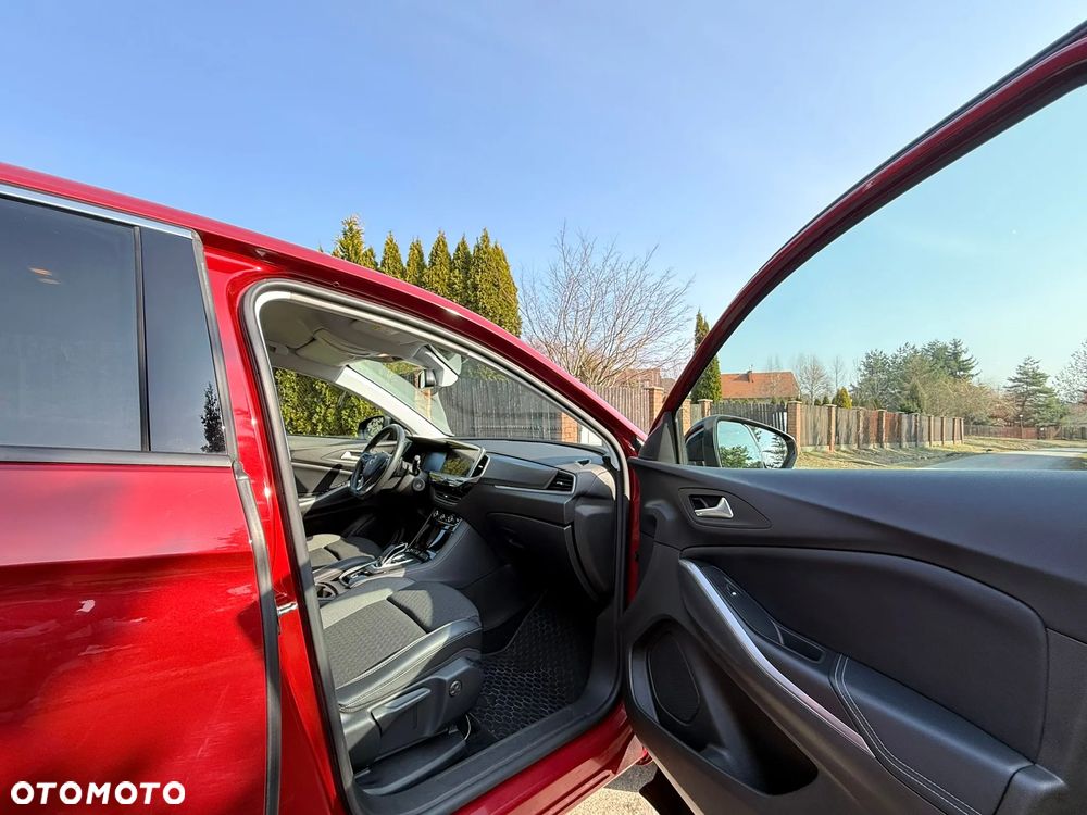 Opel Grandland X 1.2 T GPF Design&Tech S&S - 26