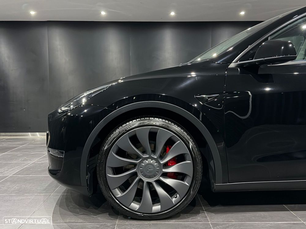 Tesla Model Y Performance Dual Motor AWD - 3