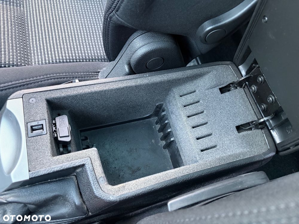 Peugeot 407 HDi 135 Automatik Premium - 24