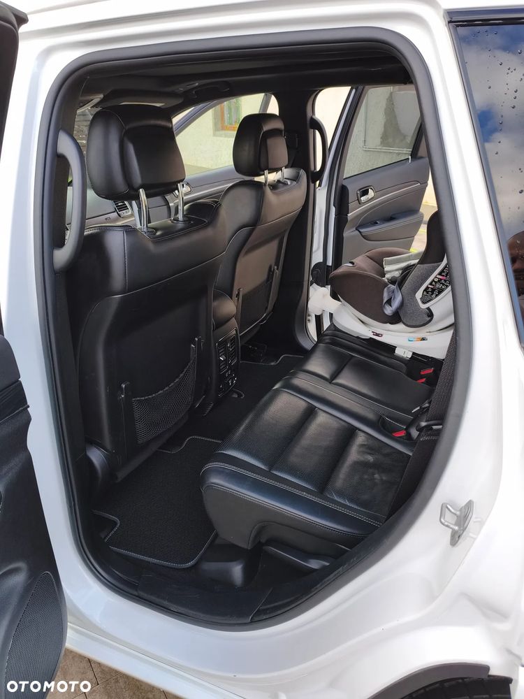 Jeep Grand Cherokee - 31