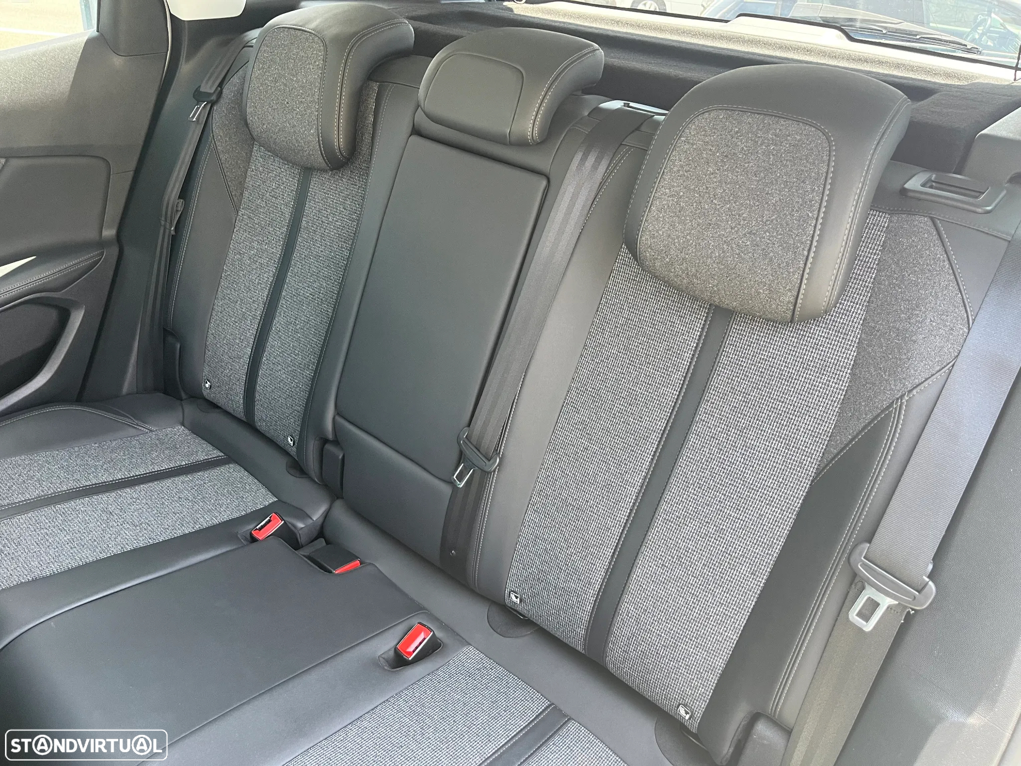 Peugeot 3008 1.2 PureTech Allure EAT6 - 7