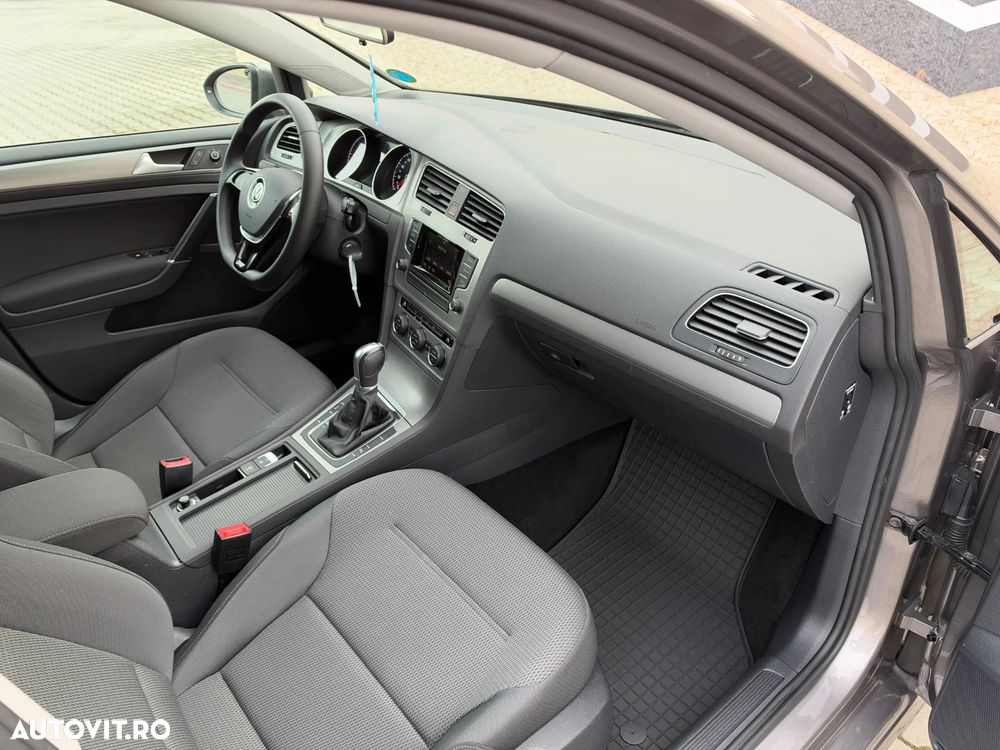 Volkswagen Golf - 23