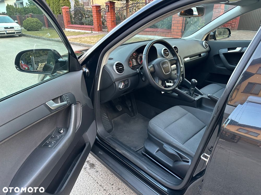 Audi A3 Sportback 1.6 TDI DPF Attraction - 16