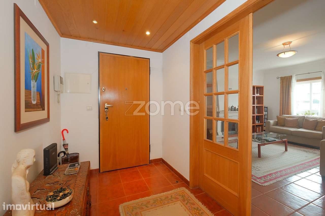 Apartamento T2 com 3 Lugares de Garagem | Alvide, Alcabideche, Cascais - Grande imagem: 2/25