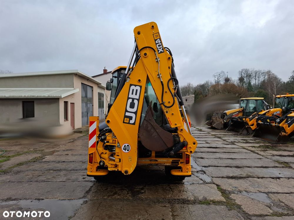 JCB 4CX - 8