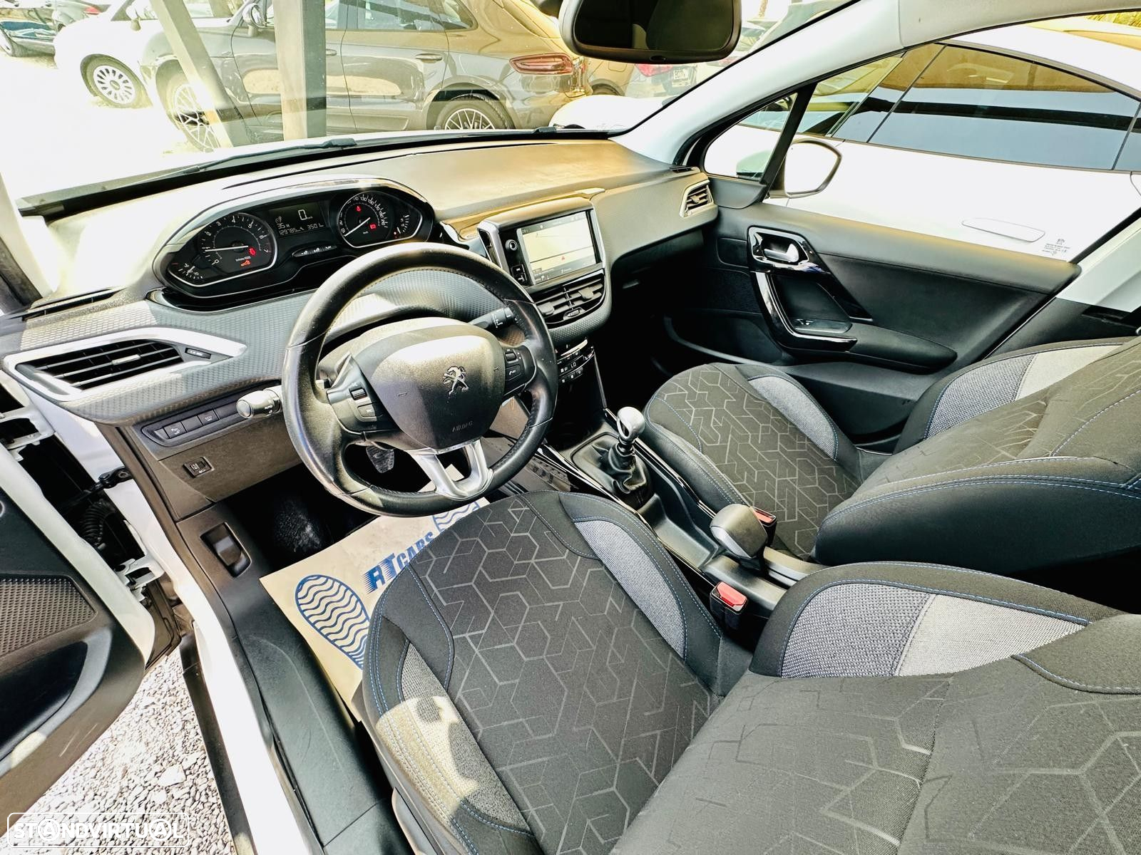 Peugeot 2008 1.2 PureTech Signature - 11