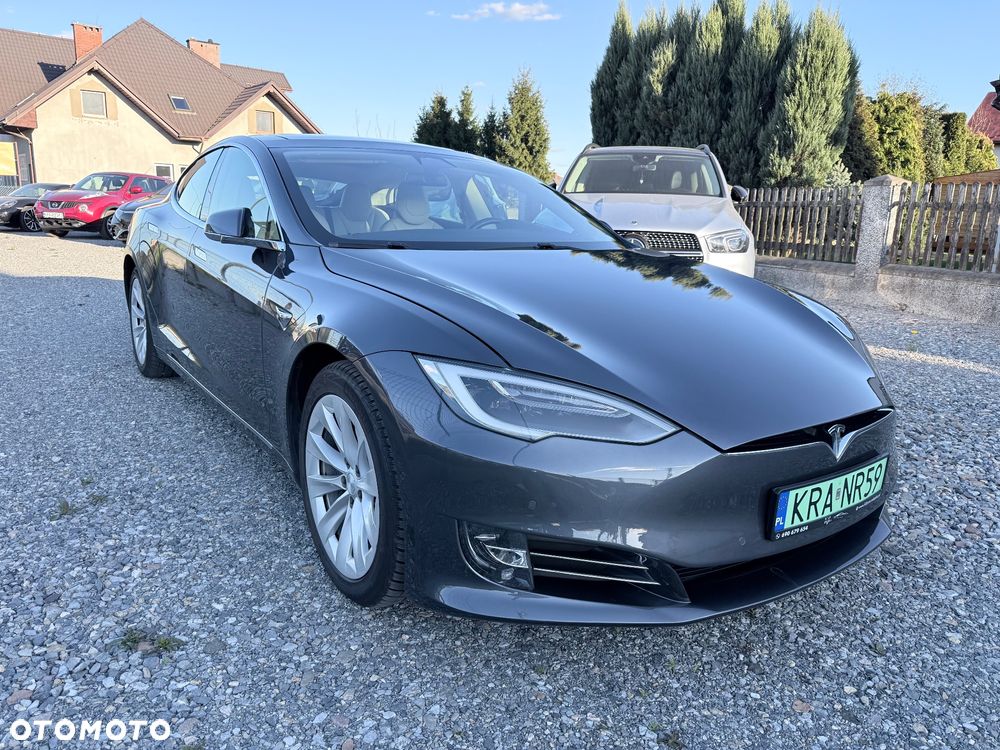 Tesla Model S - 6