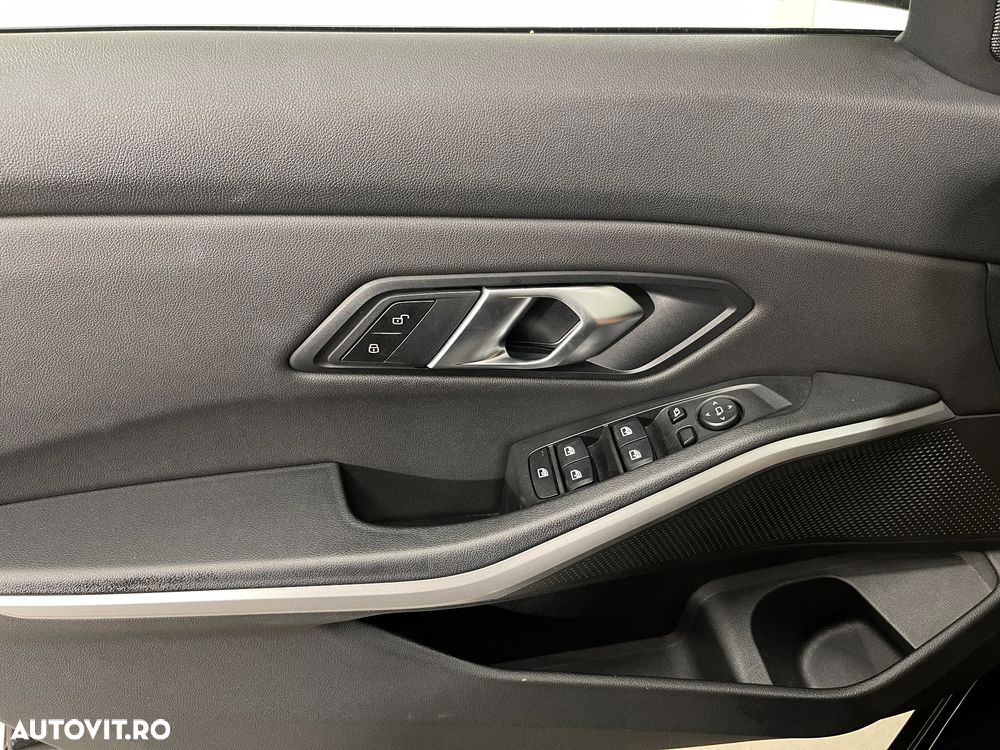 BMW Seria 3 320d xDrive AT MHEV - 27