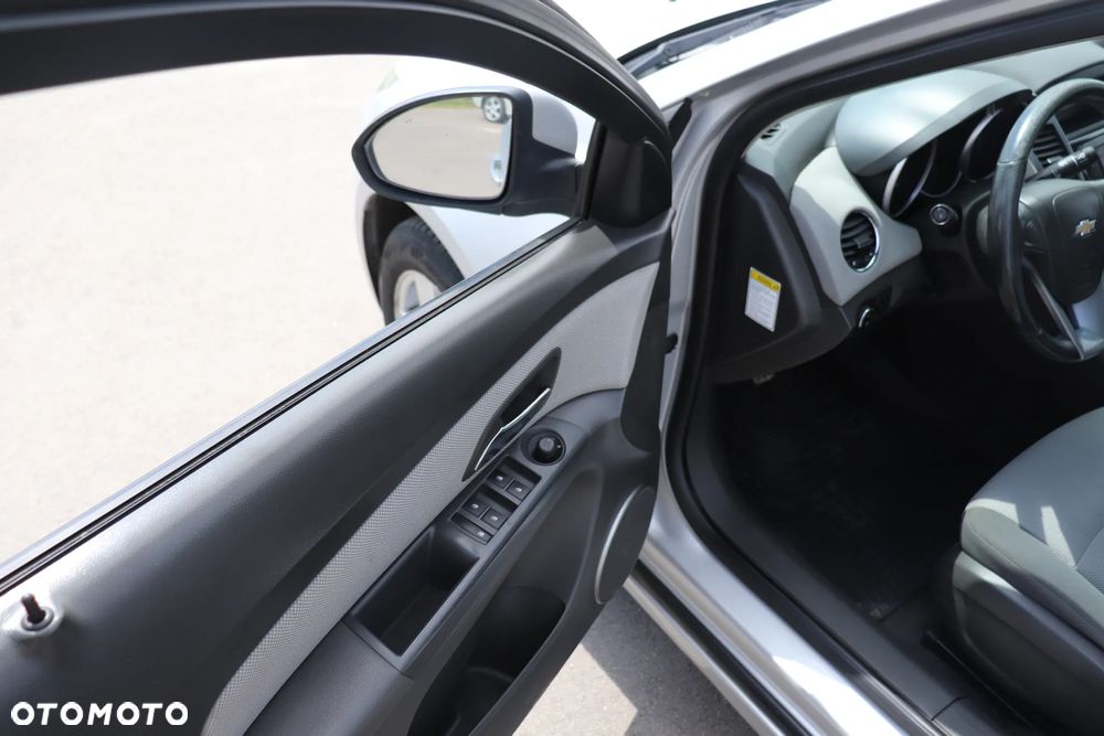 Chevrolet Cruze 1.6 Base - 20