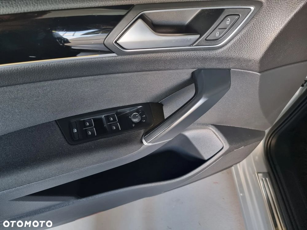 Volkswagen Touran 2.0 TDI SCR Highline - 21