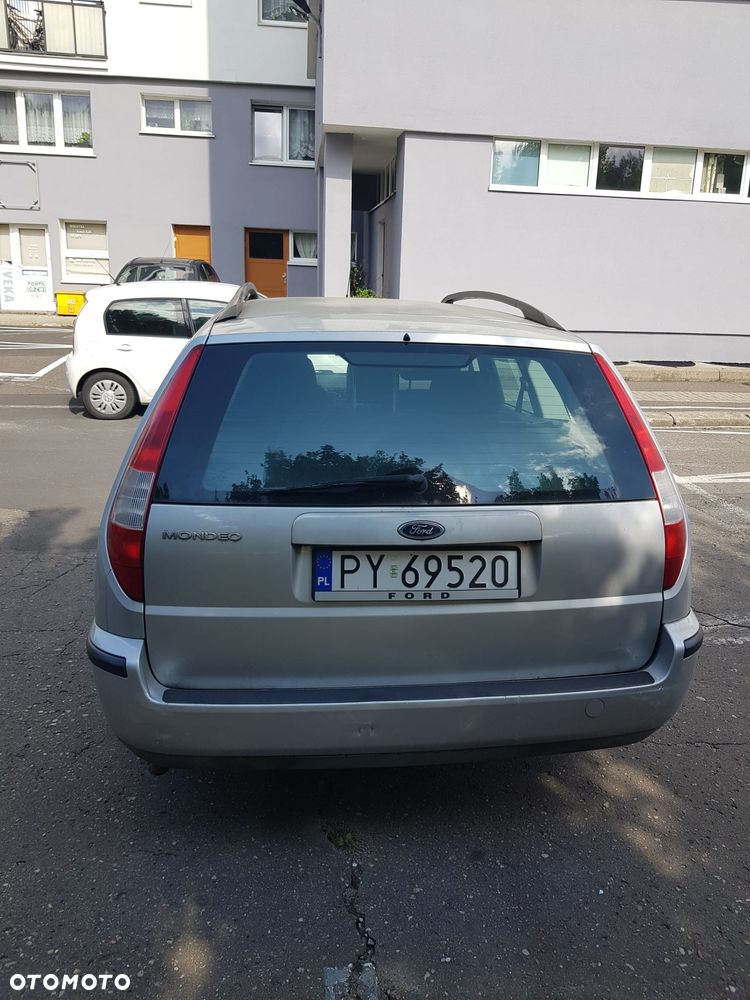 Ford Mondeo 1.8 Ambiente - 11