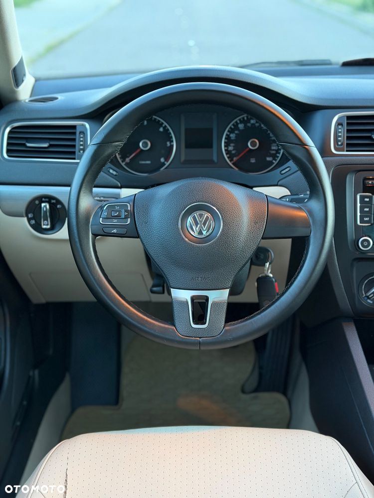 Volkswagen Jetta 2.0 TDI DSG Highline - 19