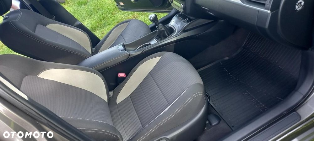 Toyota Avensis Touring Sports 1.8 Business Edition - 19
