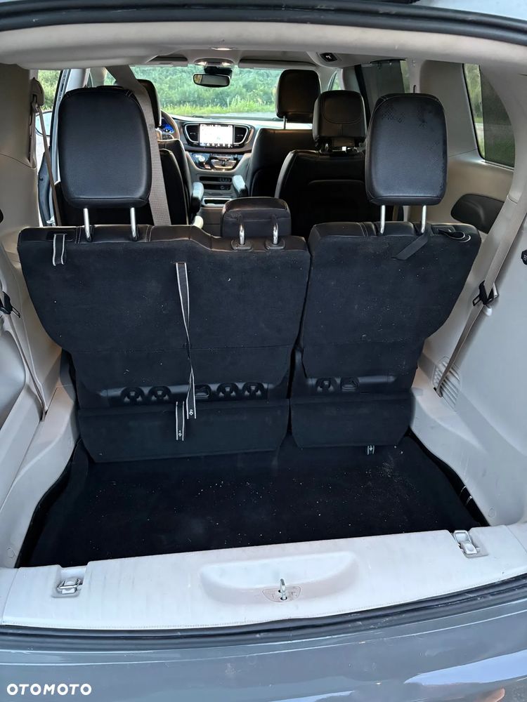 Chrysler Pacifica - 16