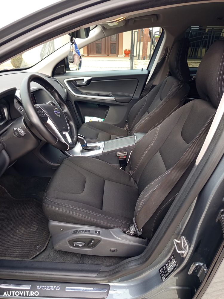 Volvo XC 60 D4 AWD Geartronic Momentum - 8