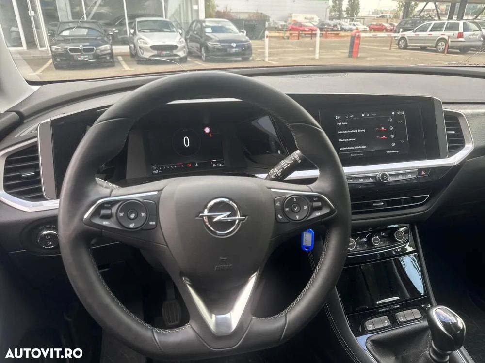 Opel Grandland 1.2 Turbo START/STOP Business Edition - 9