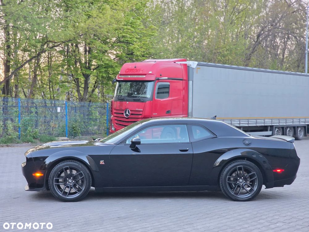 Dodge Challenger - 4
