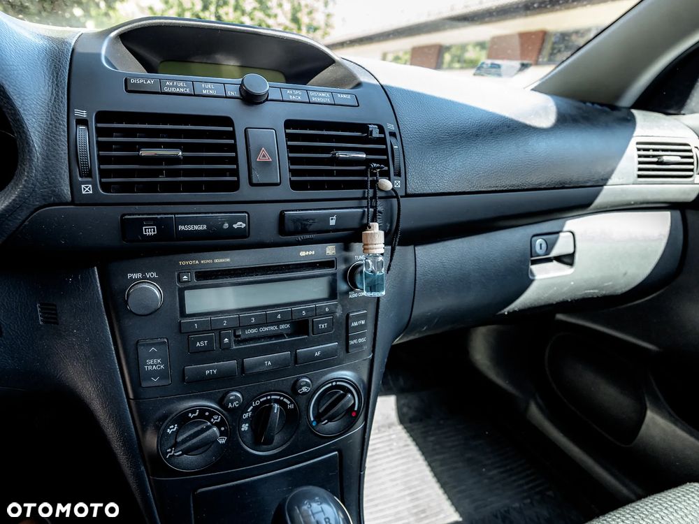 Toyota Avensis 1.8 VVT-i Luna - 13