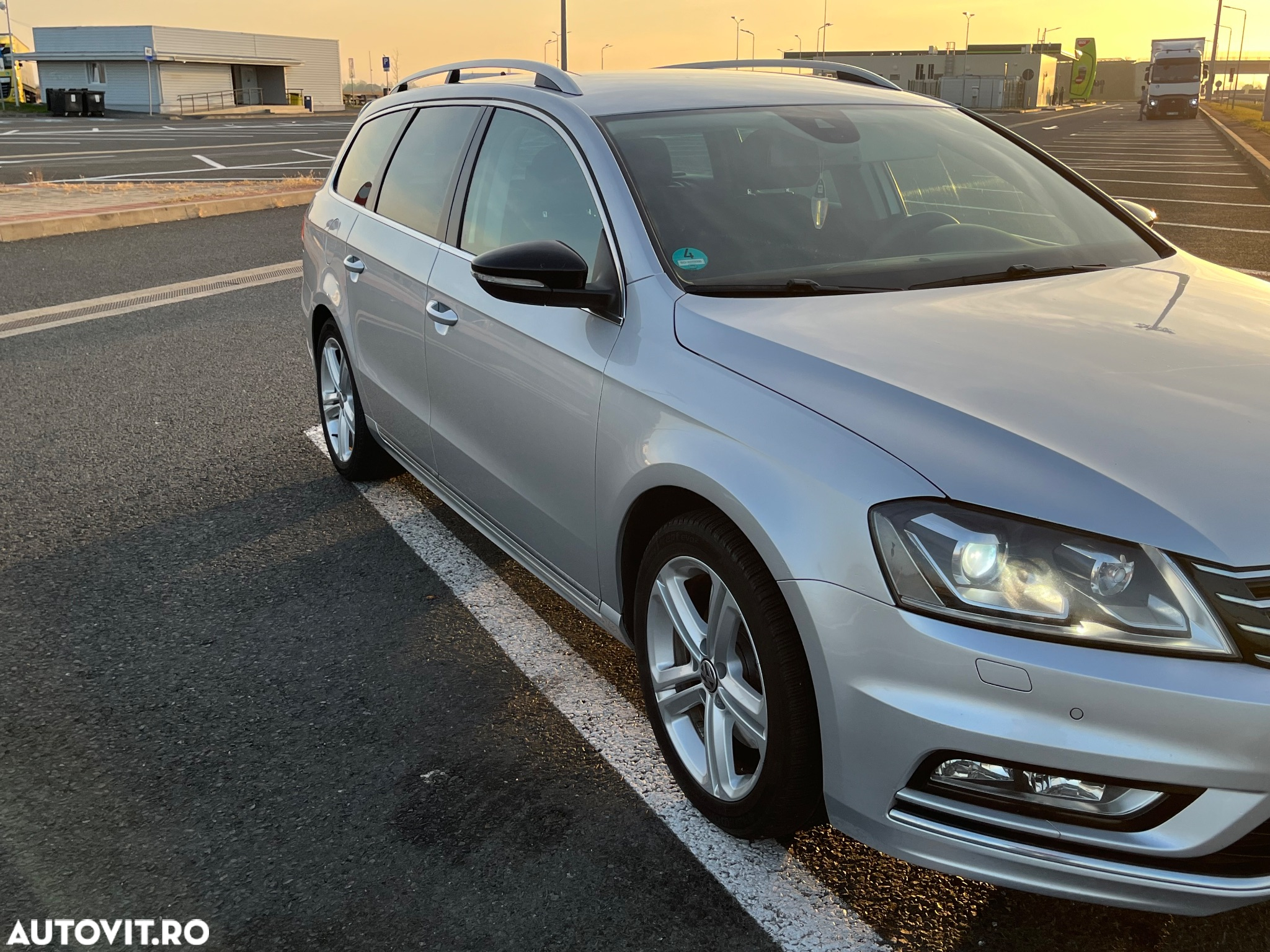 Volkswagen Passat Variant 2.0 TDI DSG BlueMotion Technology R-Line - 4