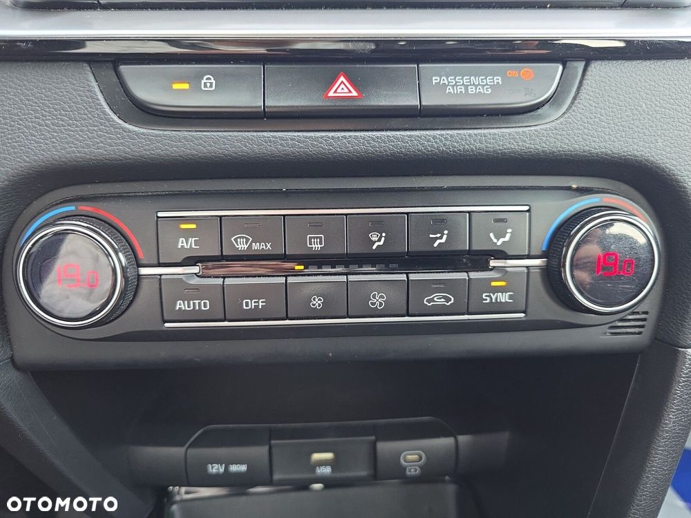 Kia Ceed 1.6 CRDi mHEV M DCT - 25