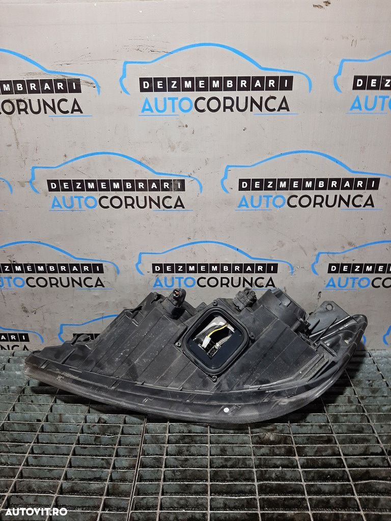 Far Dreapta Kia Sorento II 2009 - 2015 SUV 4 Usi (733) Xenon - 5