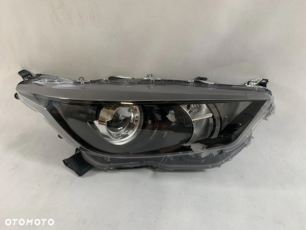 Toyota Yaris 4 IV 20r Reflektor prawy lampa prawa 2020
