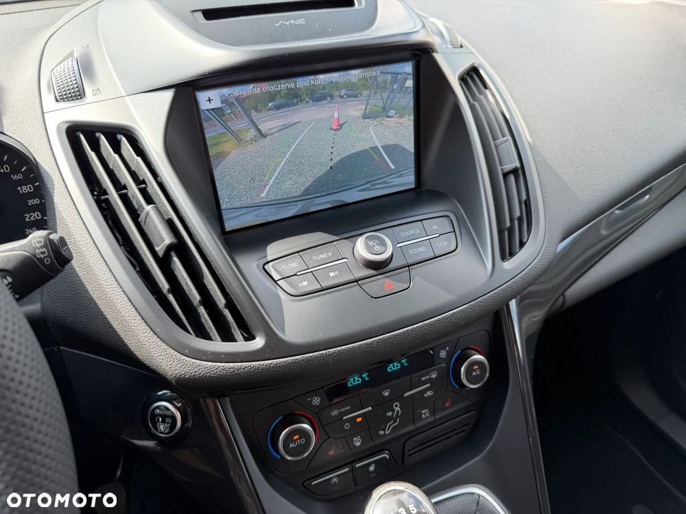 Ford Kuga 1.5 EcoBoost 2x4 Titanium - 29