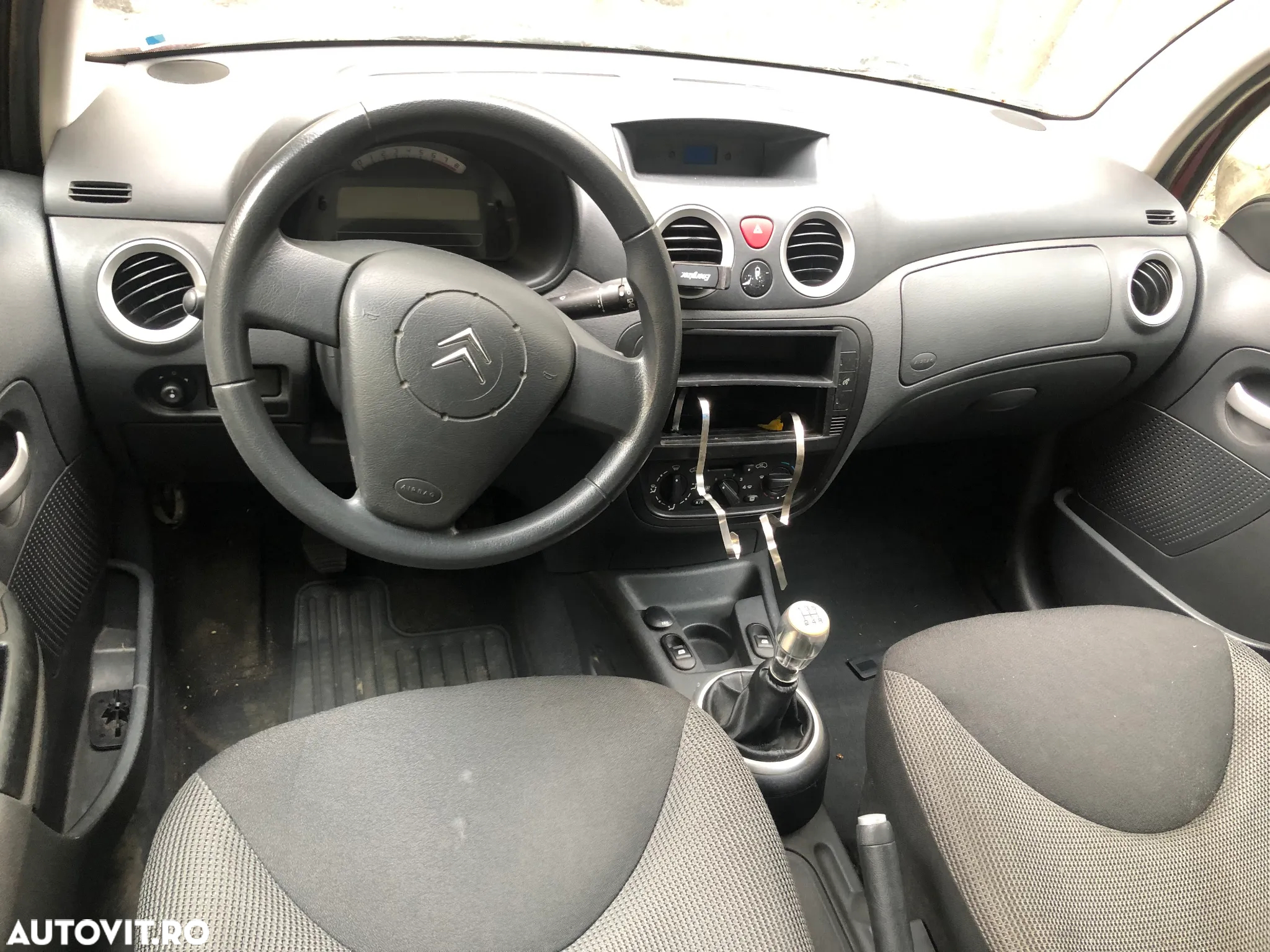 Dezmembrez Citroen C3 visiniu 2006 4 usi - 7
