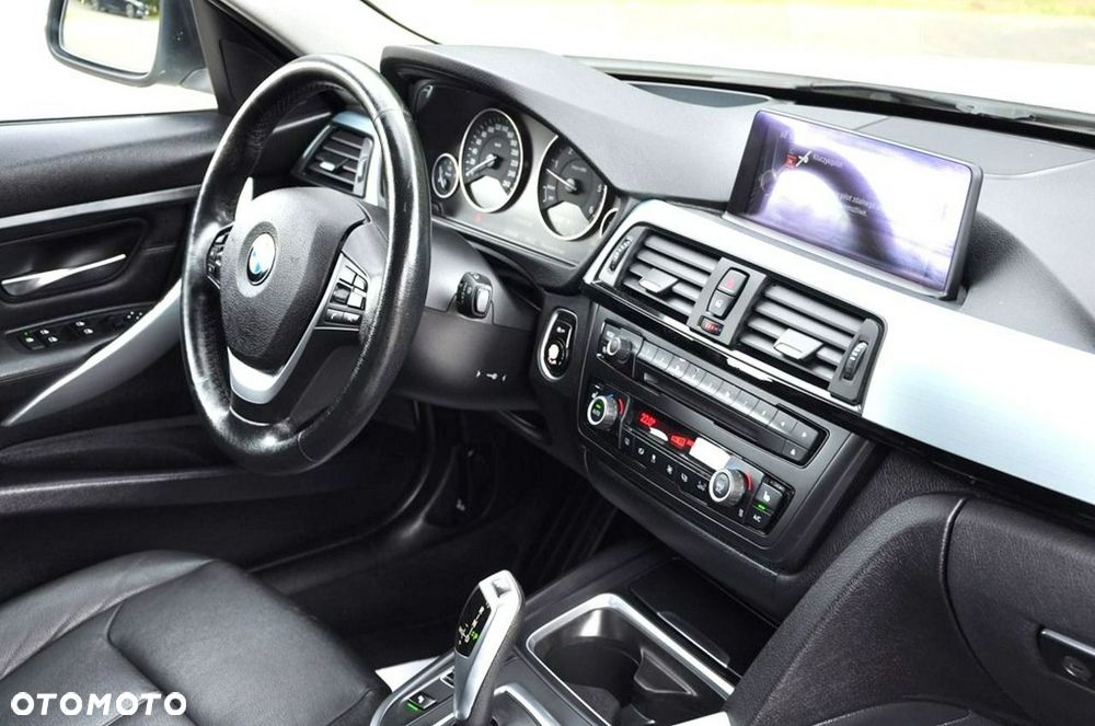 BMW Seria 3 330d xDrive Blue Performance Luxury Line - 30